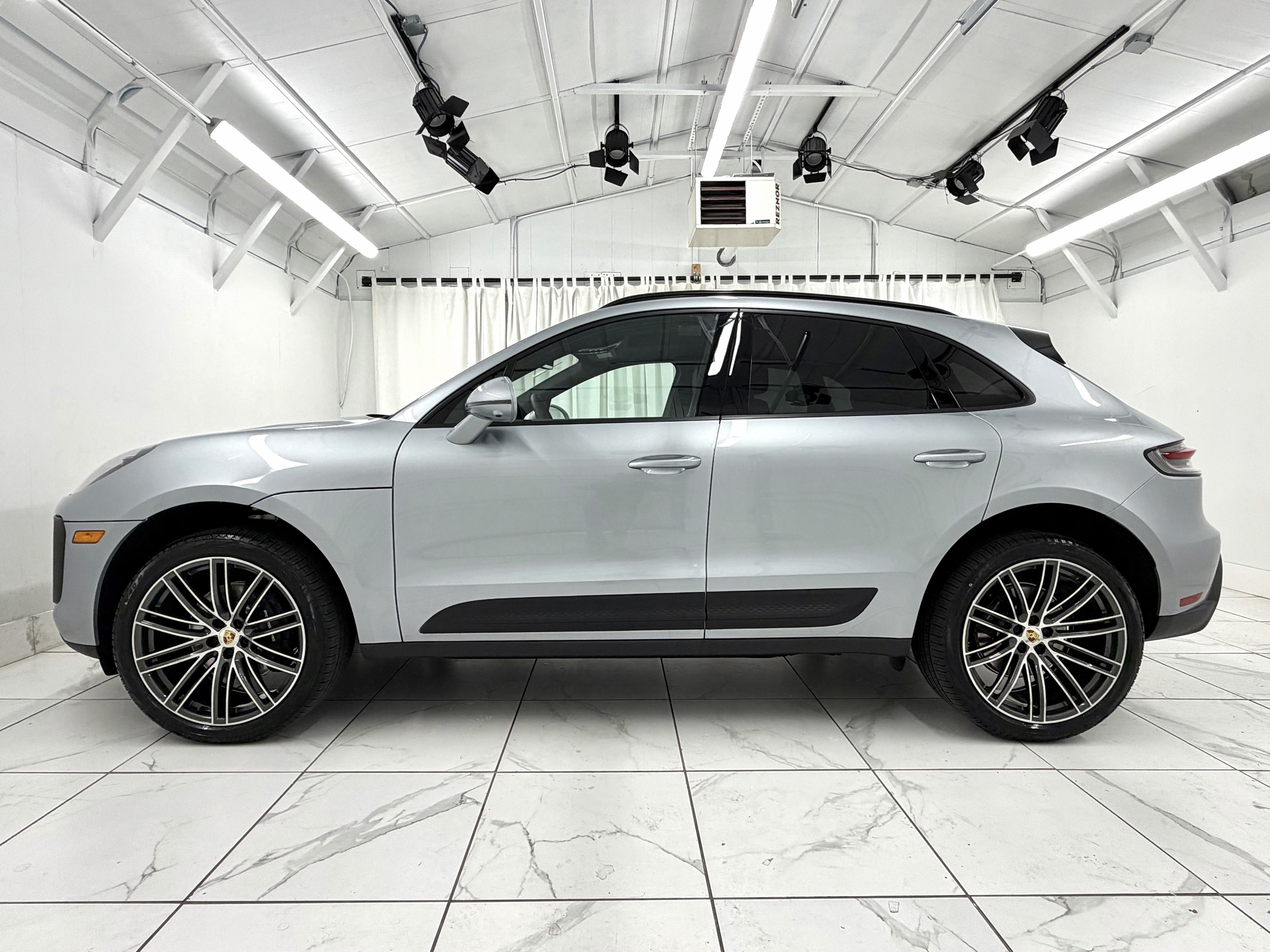 Certified 2026 Porsche Macan AWD/4WD image 2