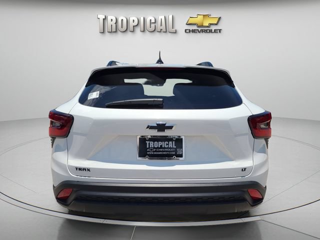 New 2026 Chevrolet Trax LT w/ Midnight Edition FWD image 4