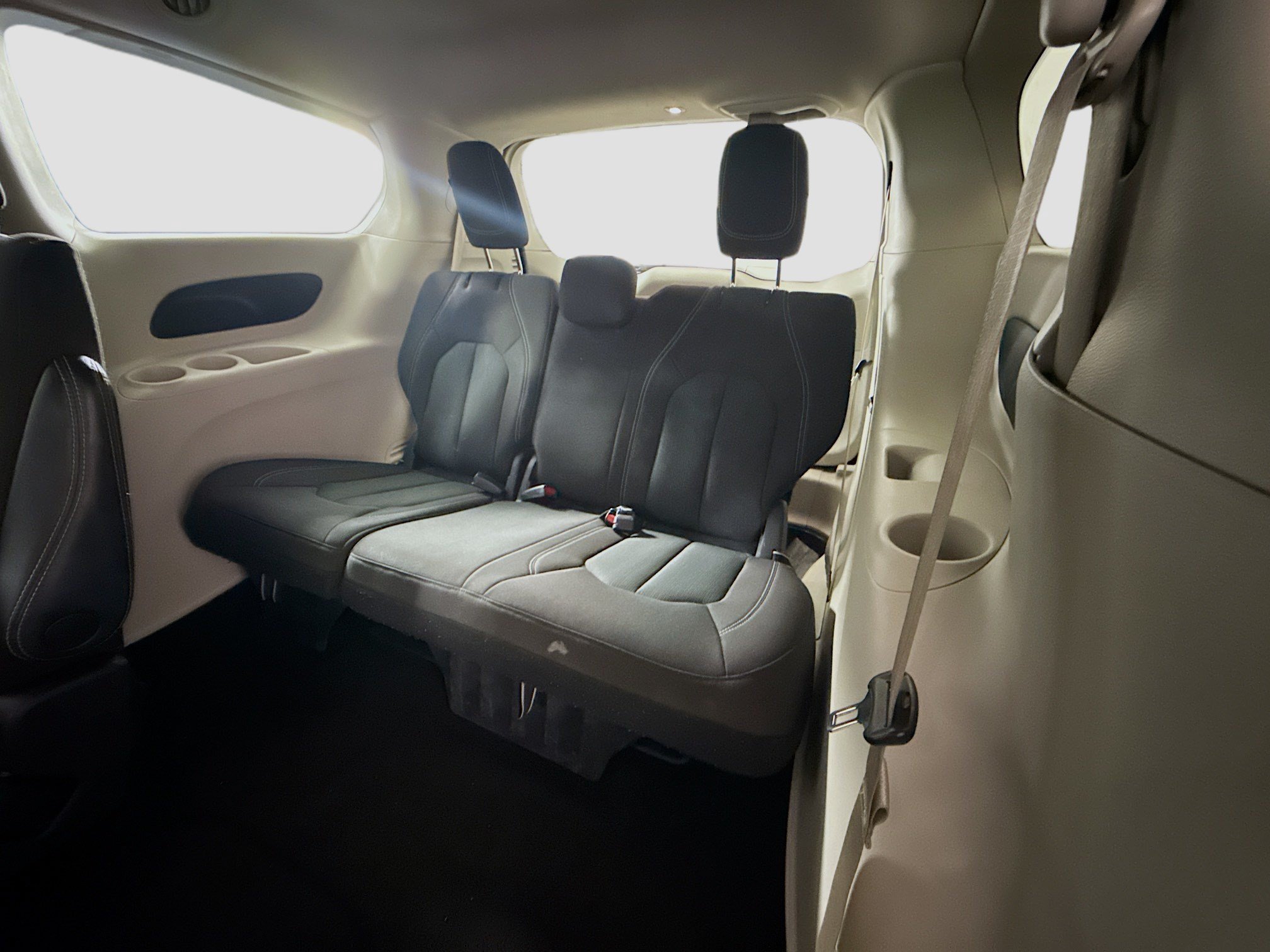 Used 2022 Chrysler Voyager LX FWD image 42