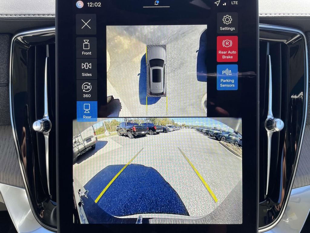 New 2026 Volvo XC90 B6 Ultra w/ Protection Package image 18