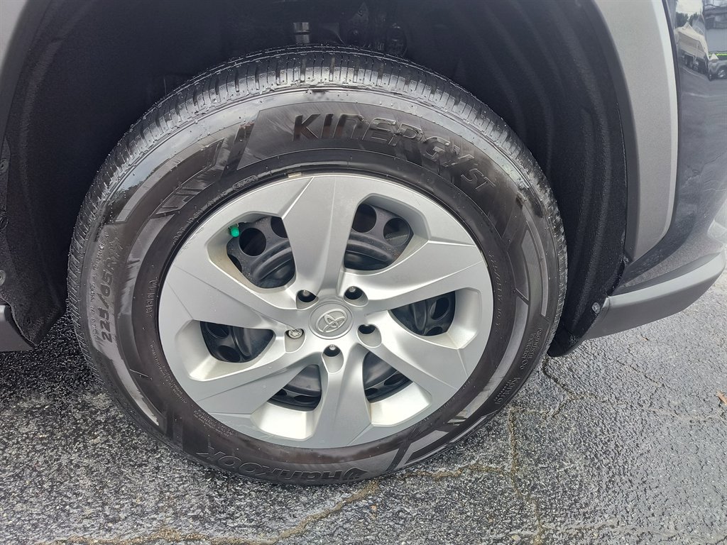 Used 2020 Toyota RAV4 LE image 12