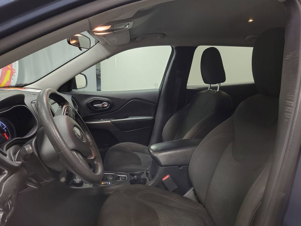 Used 2020 Jeep Cherokee Latitude AWD/4WD image 13
