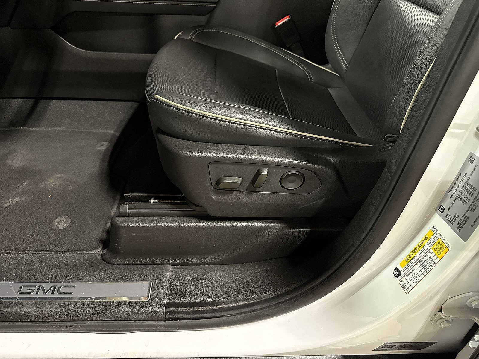 Used 2024 GMC Yukon SLT image 23