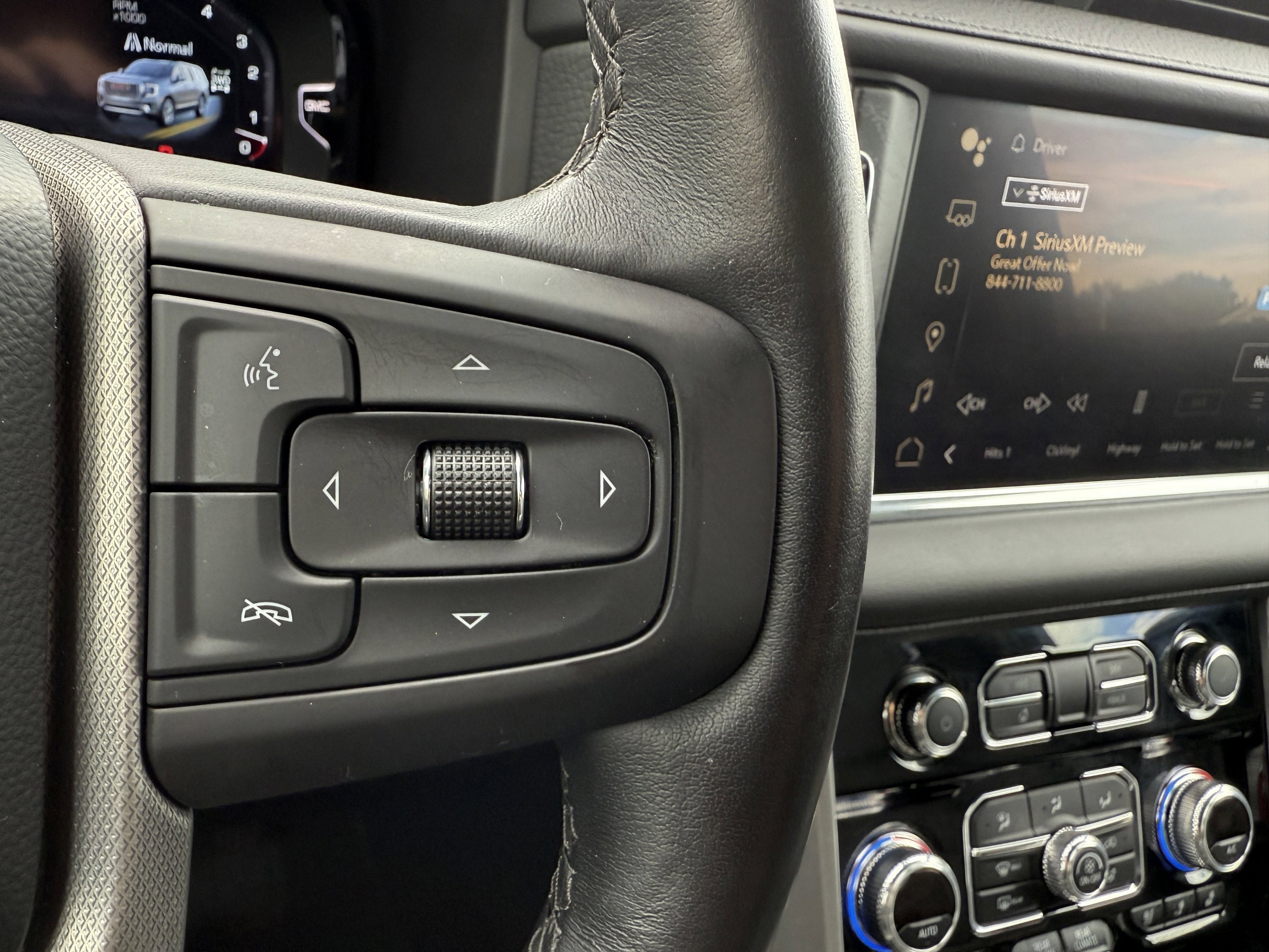 Used 2024 GMC Yukon XL Denali w/ Advanced Technology Package image 41