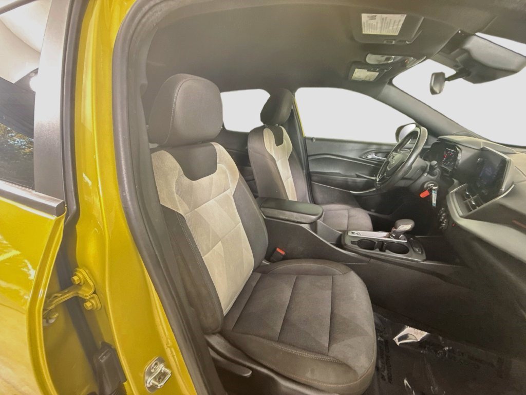 Used 2024 Chevrolet Trax RS FWD image 27