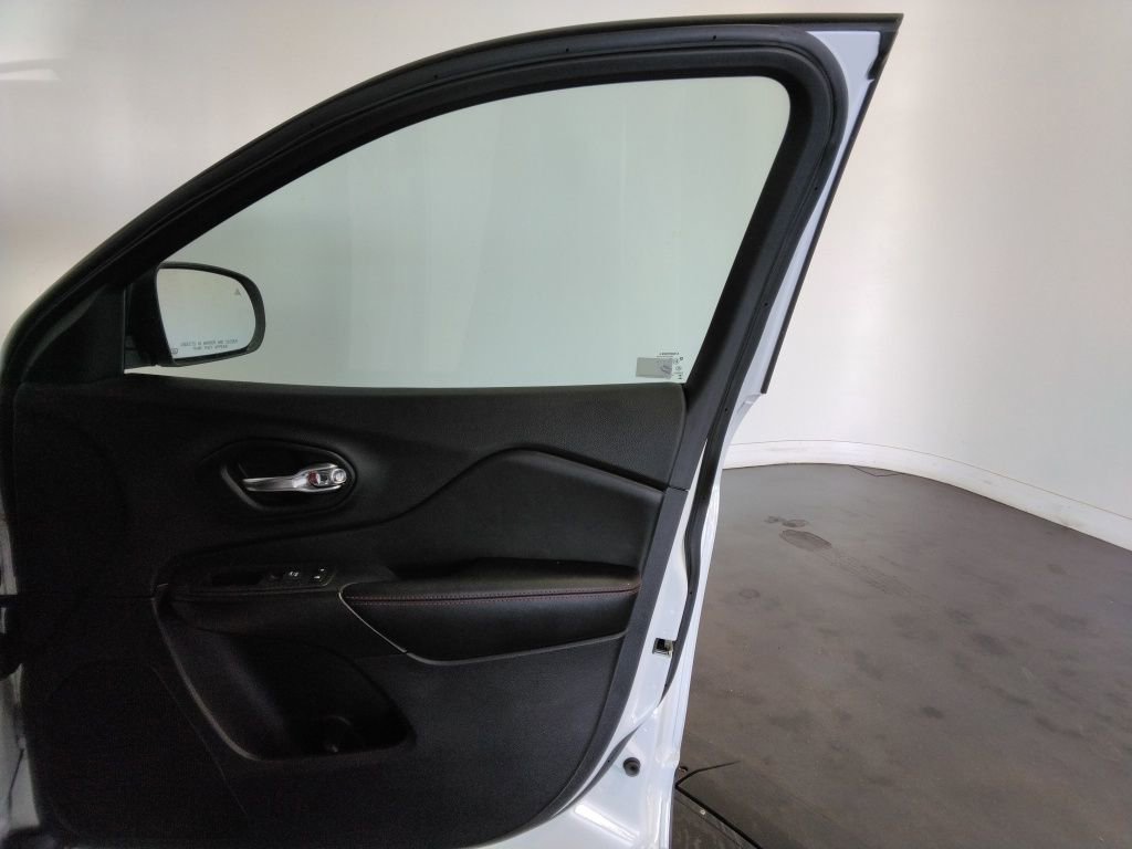 Used 2021 Jeep Cherokee Trailhawk image 44