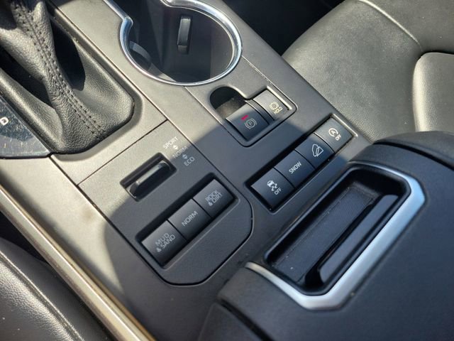 Used 2021 Toyota Highlander XLE AWD/4WD image 36
