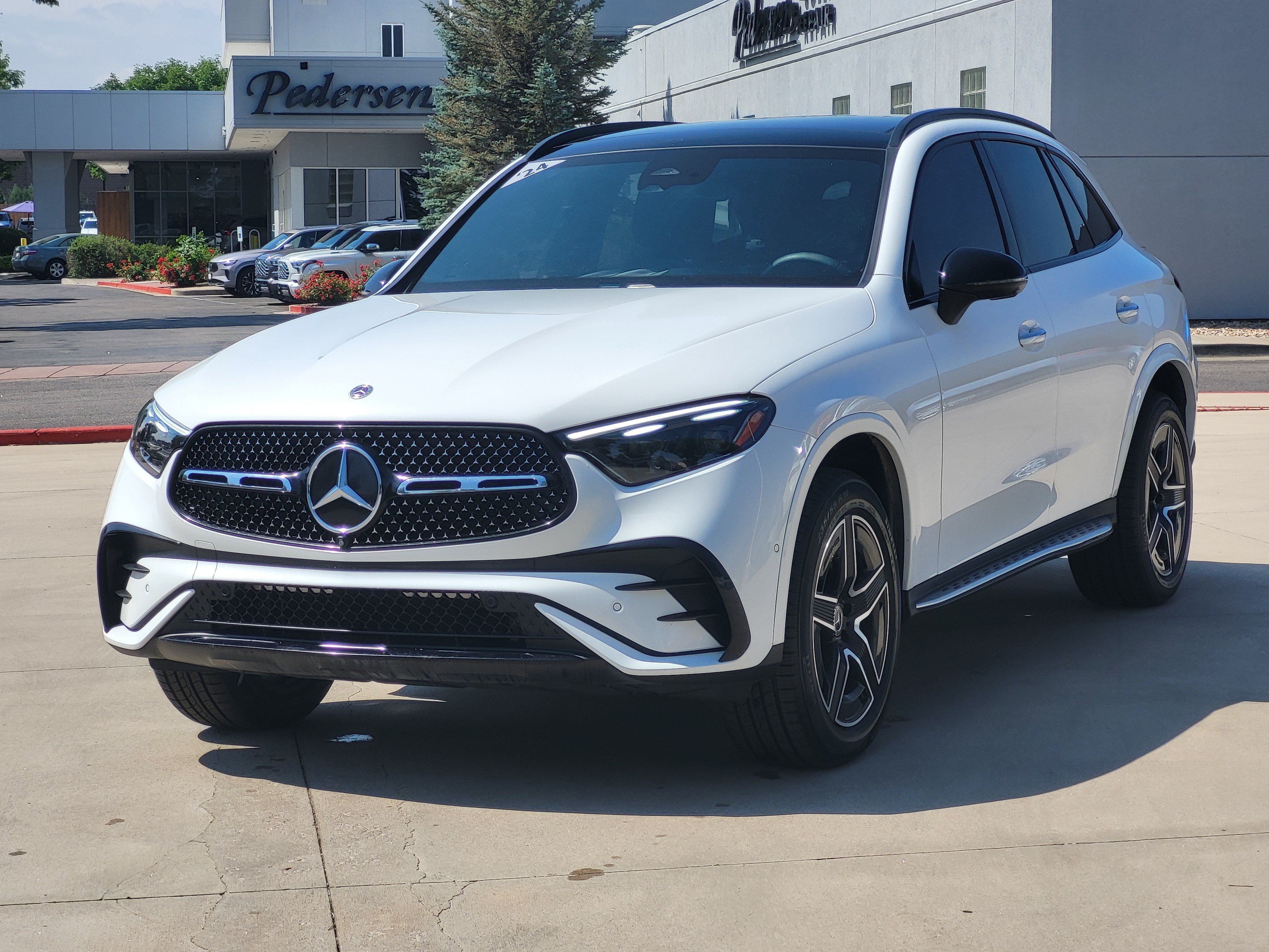 Used 2024 Mercedes-Benz GLC 300 4MATIC image 2