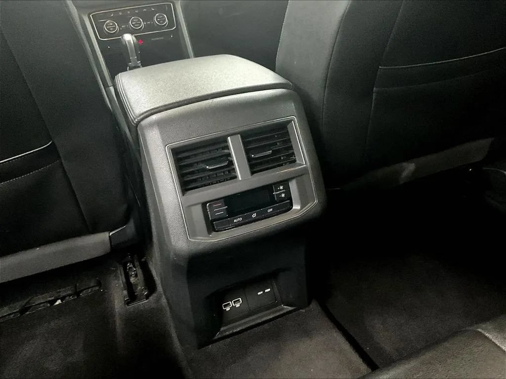 Used 2018 Volkswagen Atlas SEL FWD image 12