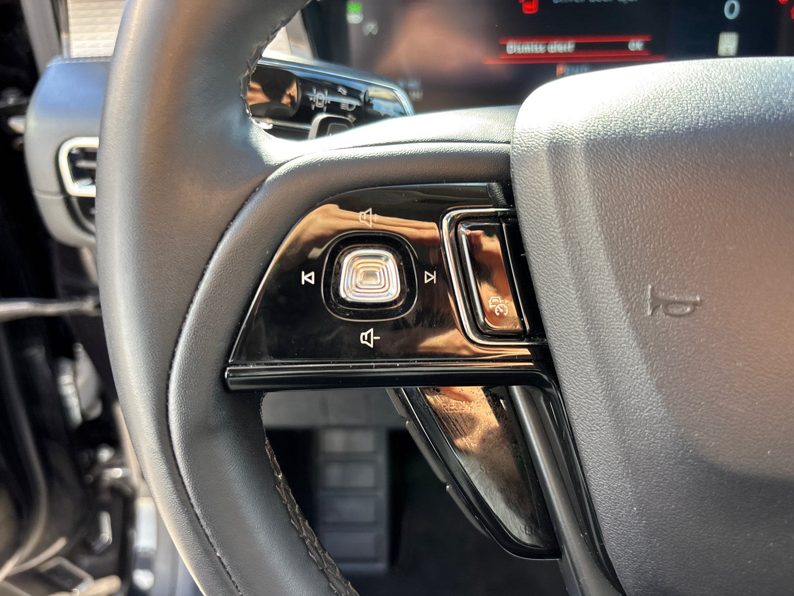 Certified 2023 Lincoln Corsair AWD image 17