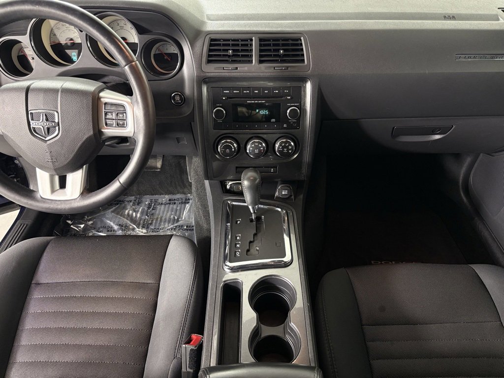 Used 2014 Dodge Challenger SXT image 30