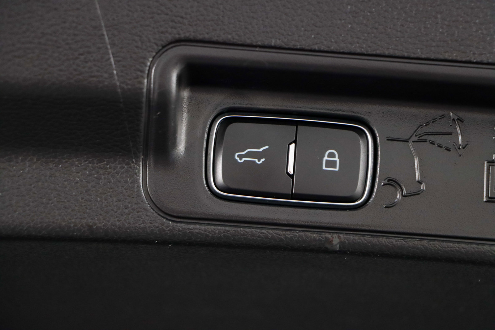 Used 2022 Ford Explorer Limited image 31