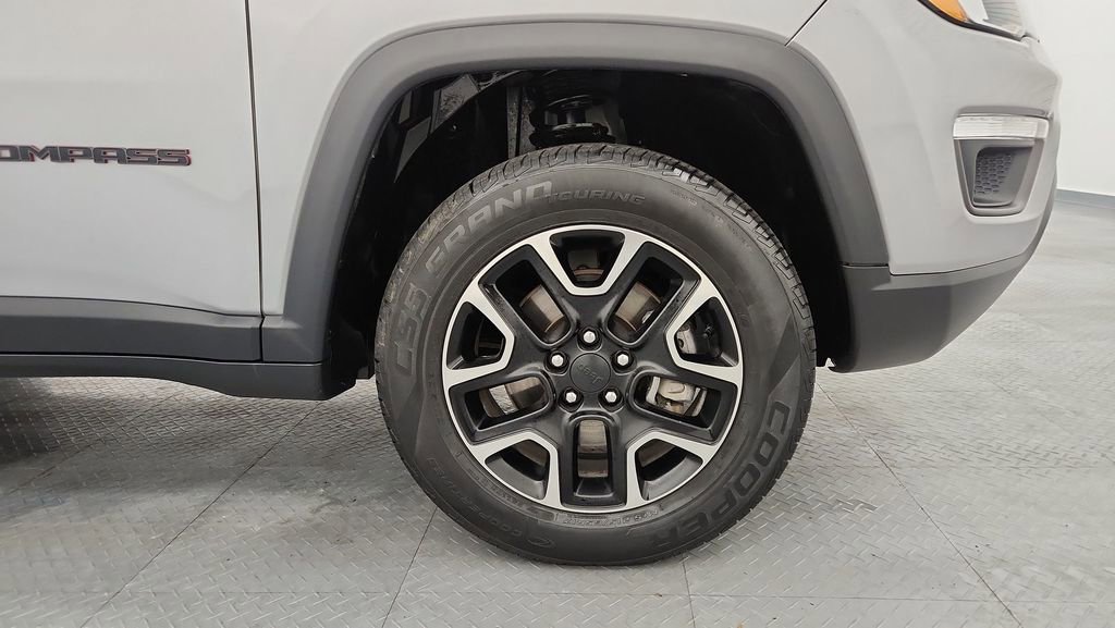 Used 2019 Jeep Compass Trailhawk w/ Cold Weather Group AWD/4WD image 22