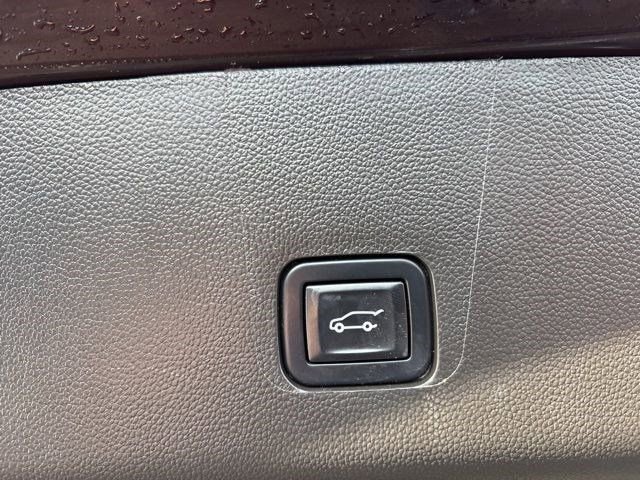 Used 2021 Chevrolet Traverse LT image 37