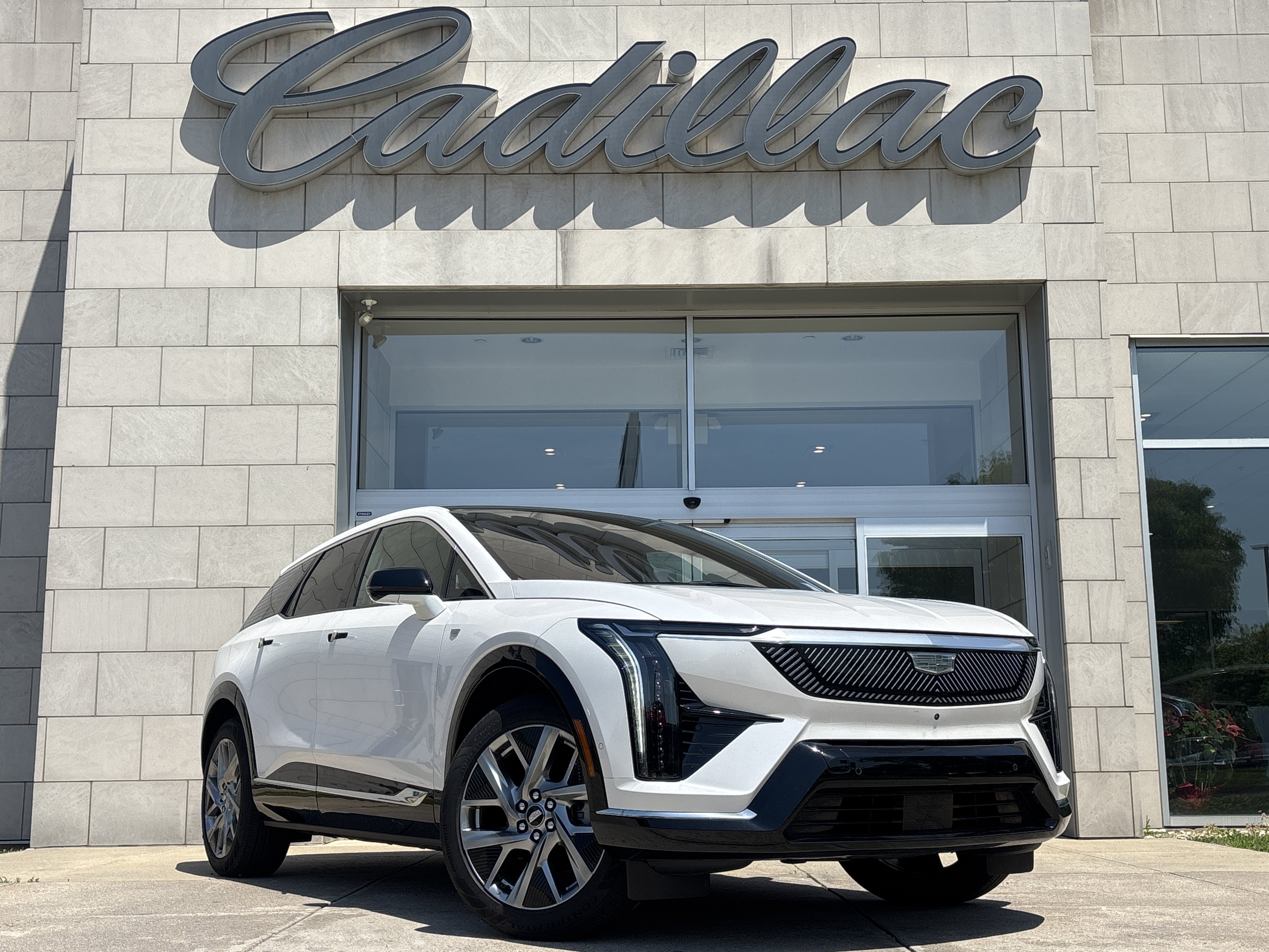 Used 2025 Cadillac Optiq Luxury 2 AWD/4WD image 1