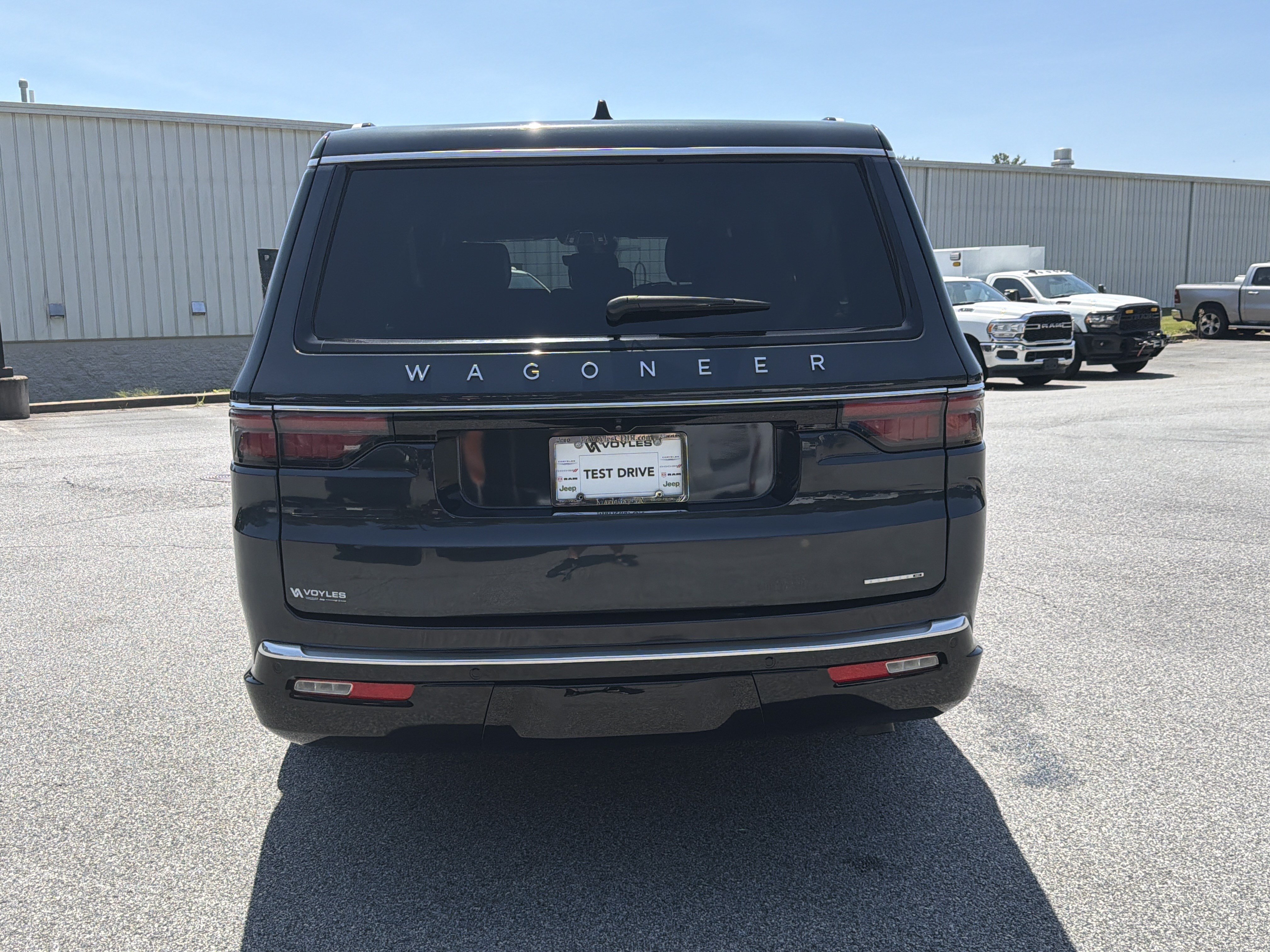 Used 2024 Jeep Wagoneer L Series III w/ Flexible Seating Group AWD/4WD image 7