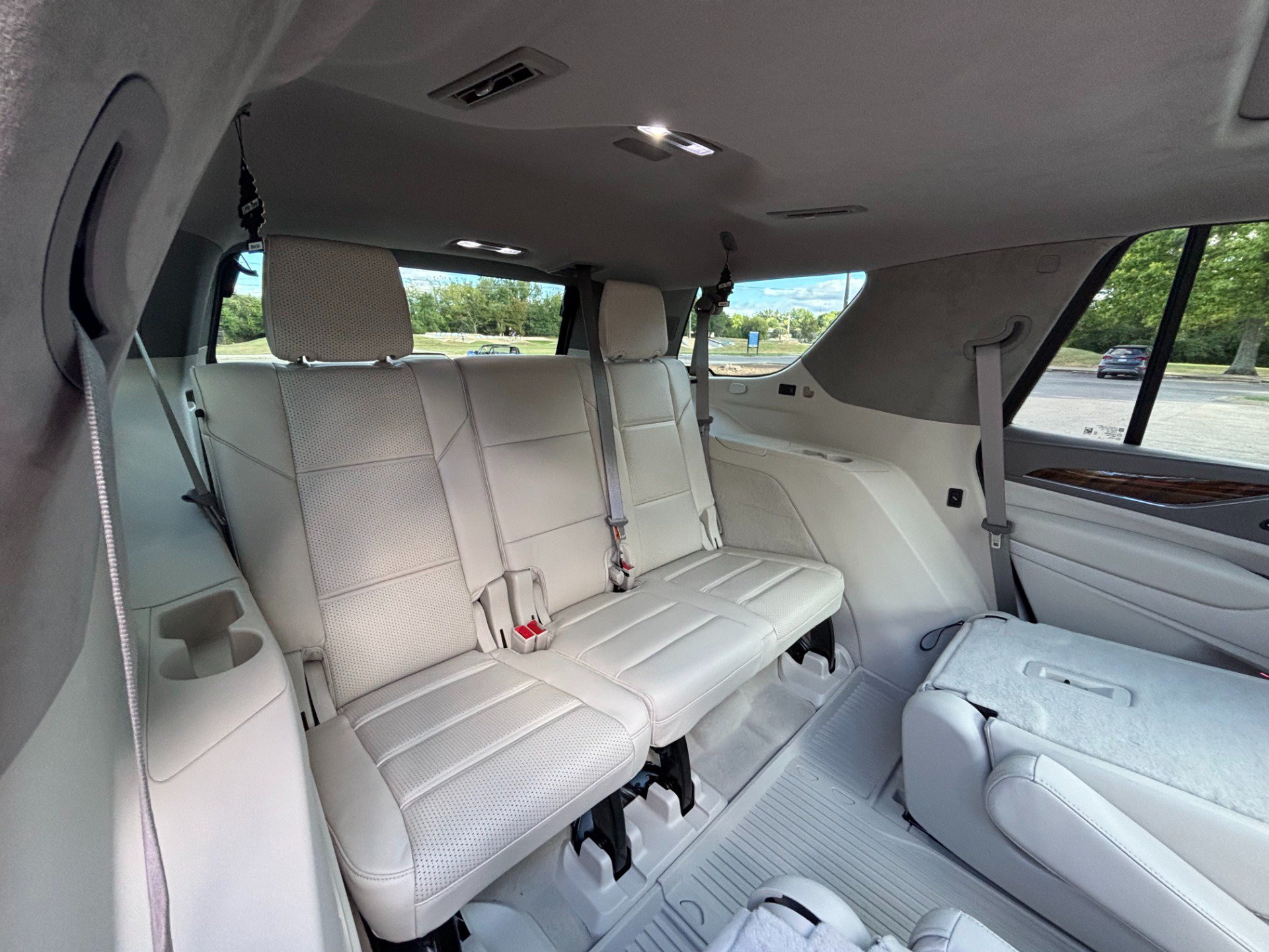 Used 2024 Cadillac Escalade Premium Luxury Platinum w/ LPO, Floor Liner Package AWD/4WD image 29