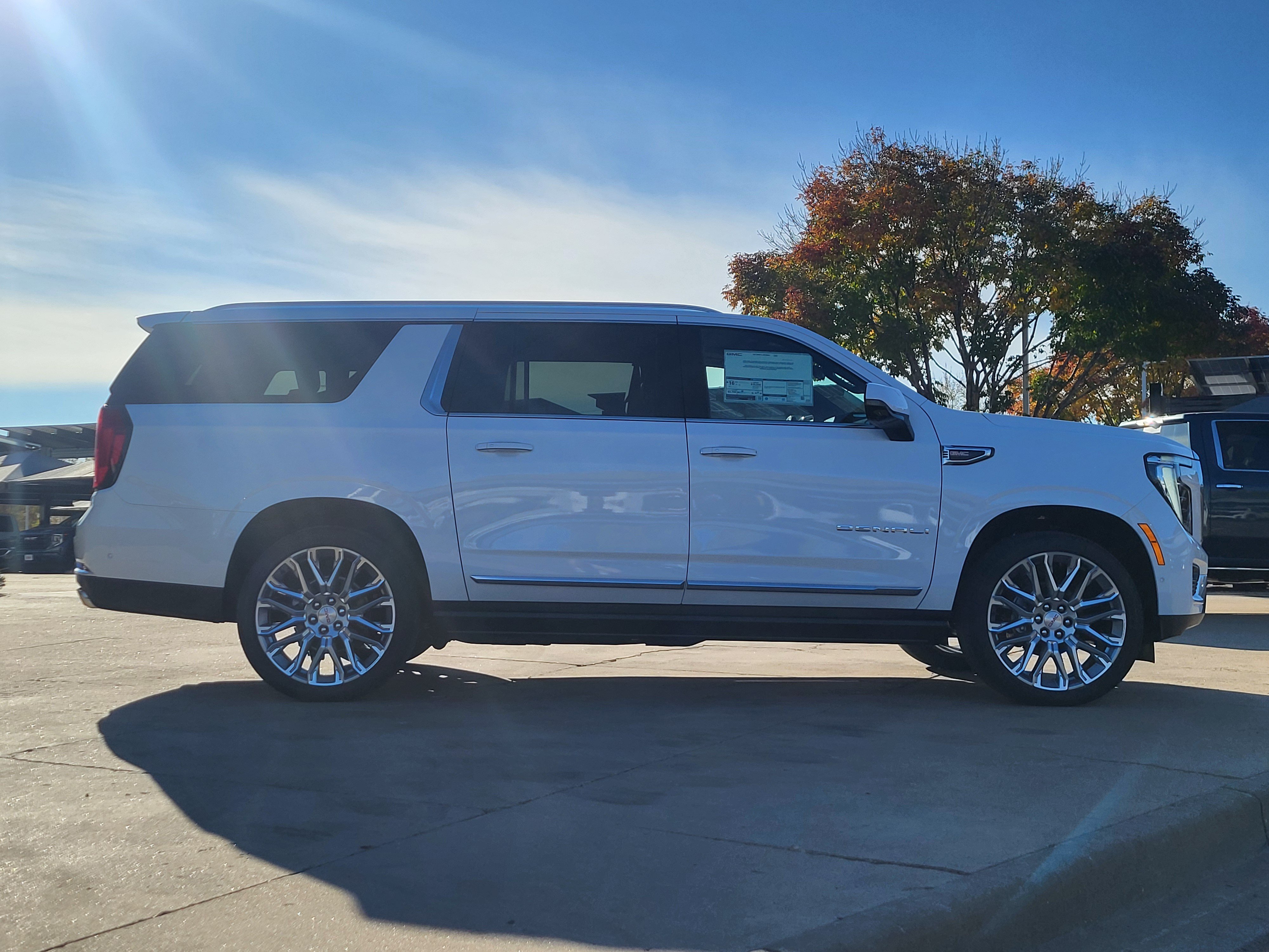 New 2027 GMC Yukon XL Denali w/ Denali Reserve Package AWD/4WD image 6