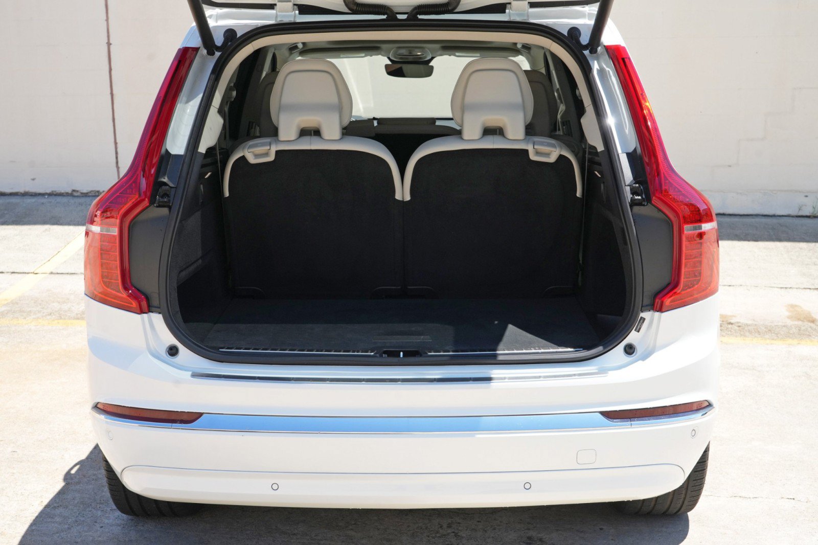 Used 2025 Volvo XC90 T8 Ultra w/ Protection Package Premier AWD/4WD image 10