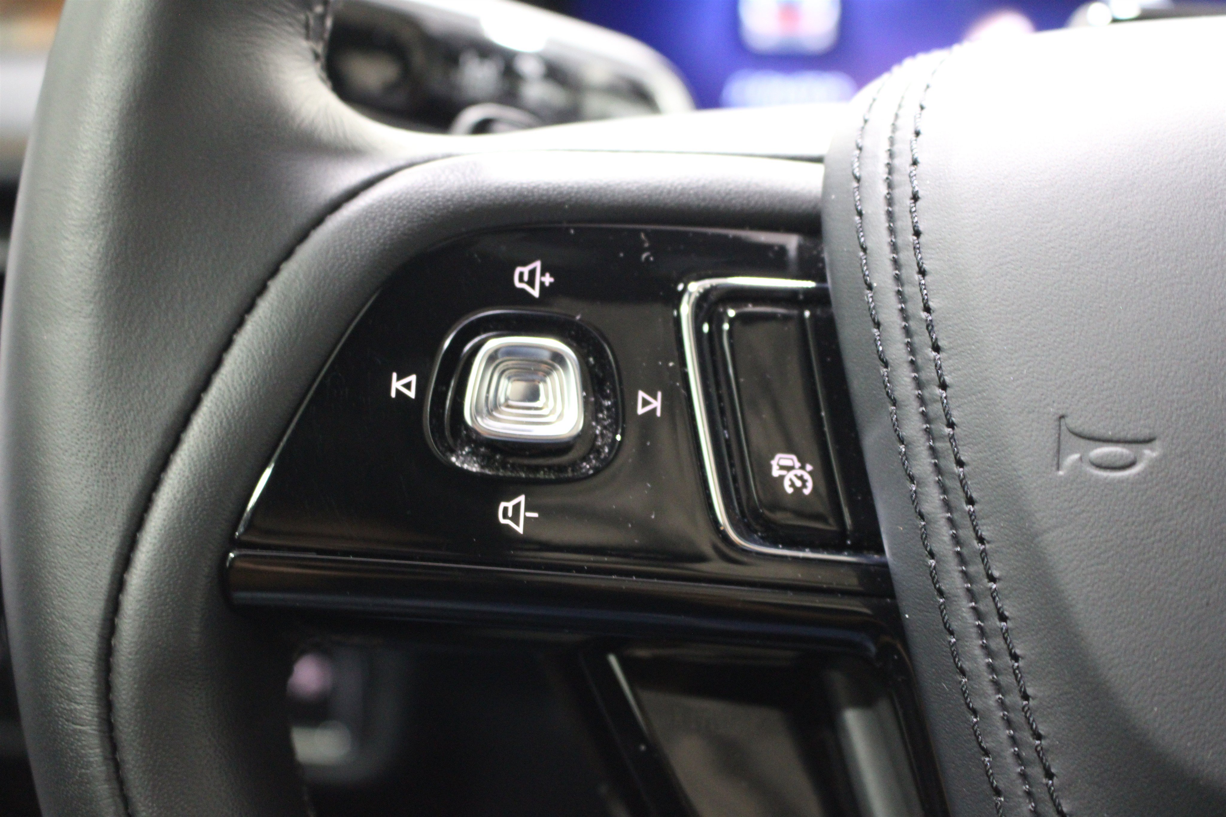 Used 2025 Lincoln Aviator Black Label AWD/4WD image 13