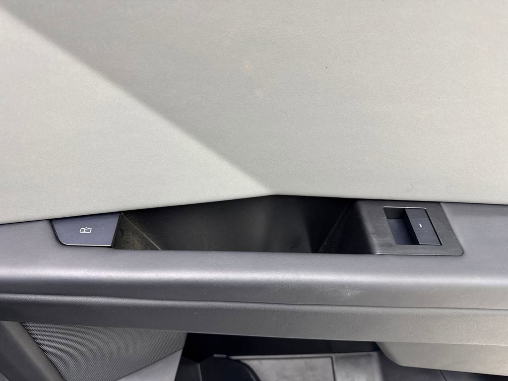 Used 2024 Tesla Cybertruck AWD Crew Cab image 40