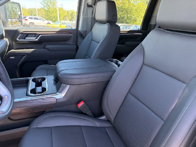 New 2026 GMC Sierra 2500 SLT w/ SLT Premium Package AWD/4WD image 18
