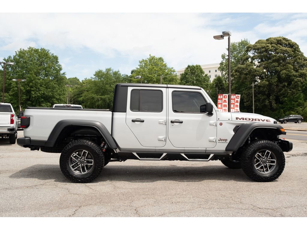 Used 2024 Jeep Gladiator Mojave w/ Convenience Group AWD/4WD image 9