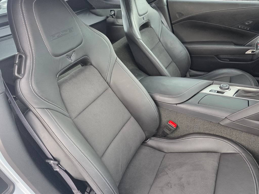 Used 2018 Chevrolet Corvette Z06 RWD image 23