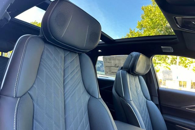 New 2026 Cadillac Lyriq V w/ Exterior Carbon Fiber Package image 17