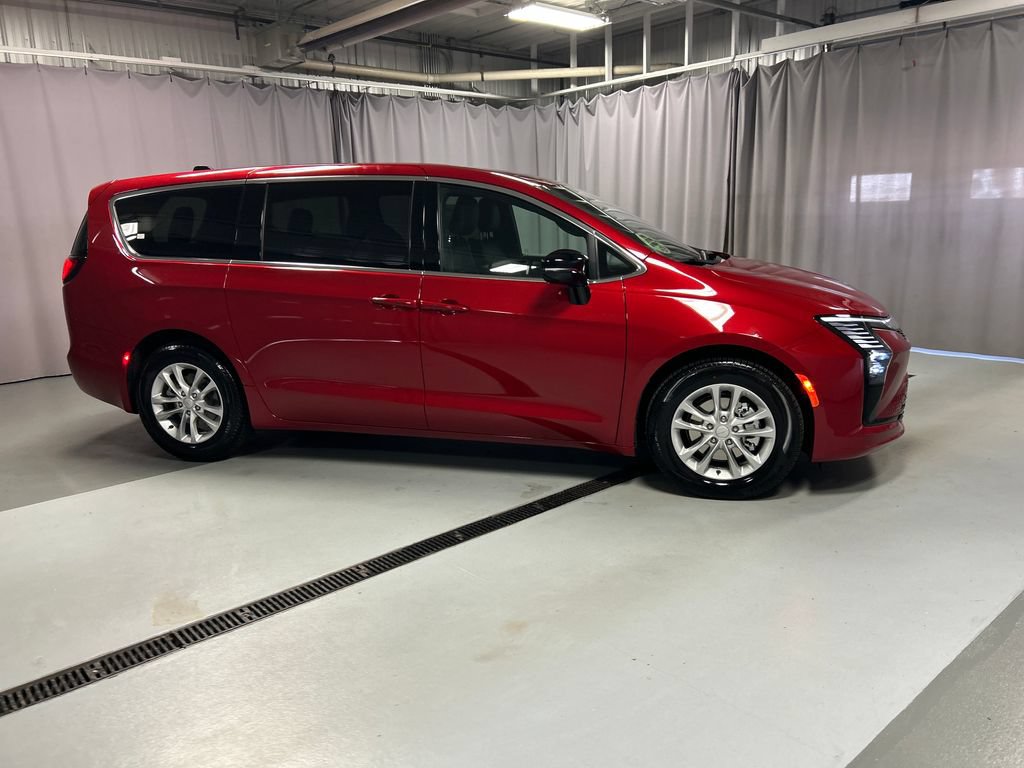 New 2027 Chrysler Pacifica Select FWD image 8