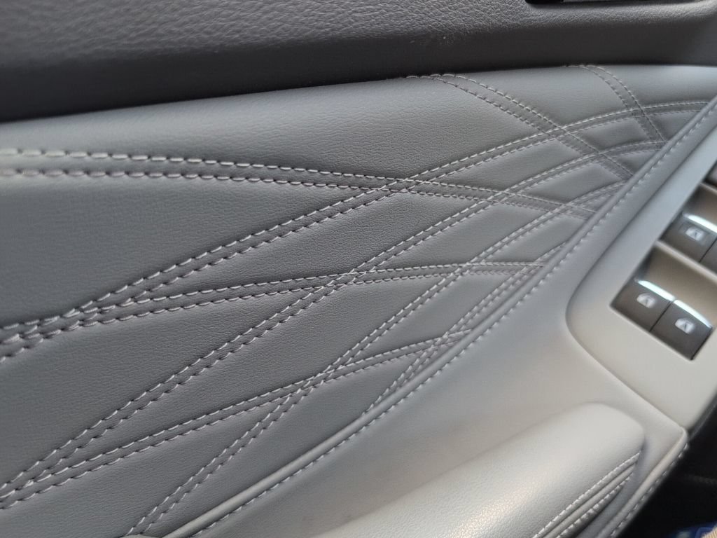 Used 2021 Toyota Avalon Limited w/ Advanced Safety Package FWD image 12