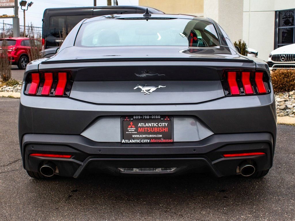 Used 2025 Ford Mustang Premium image 5