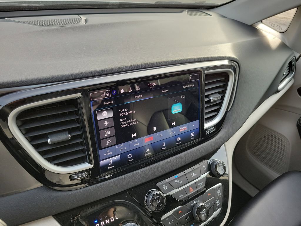 Used 2024 Chrysler Pacifica Touring-L image 29