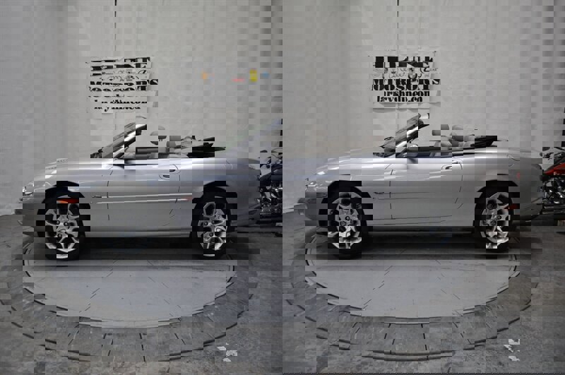 Used 2001 Jaguar XKR Convertible image 1