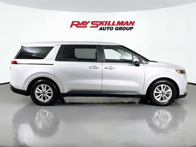 Used 2023 Kia Carnival LX image 8