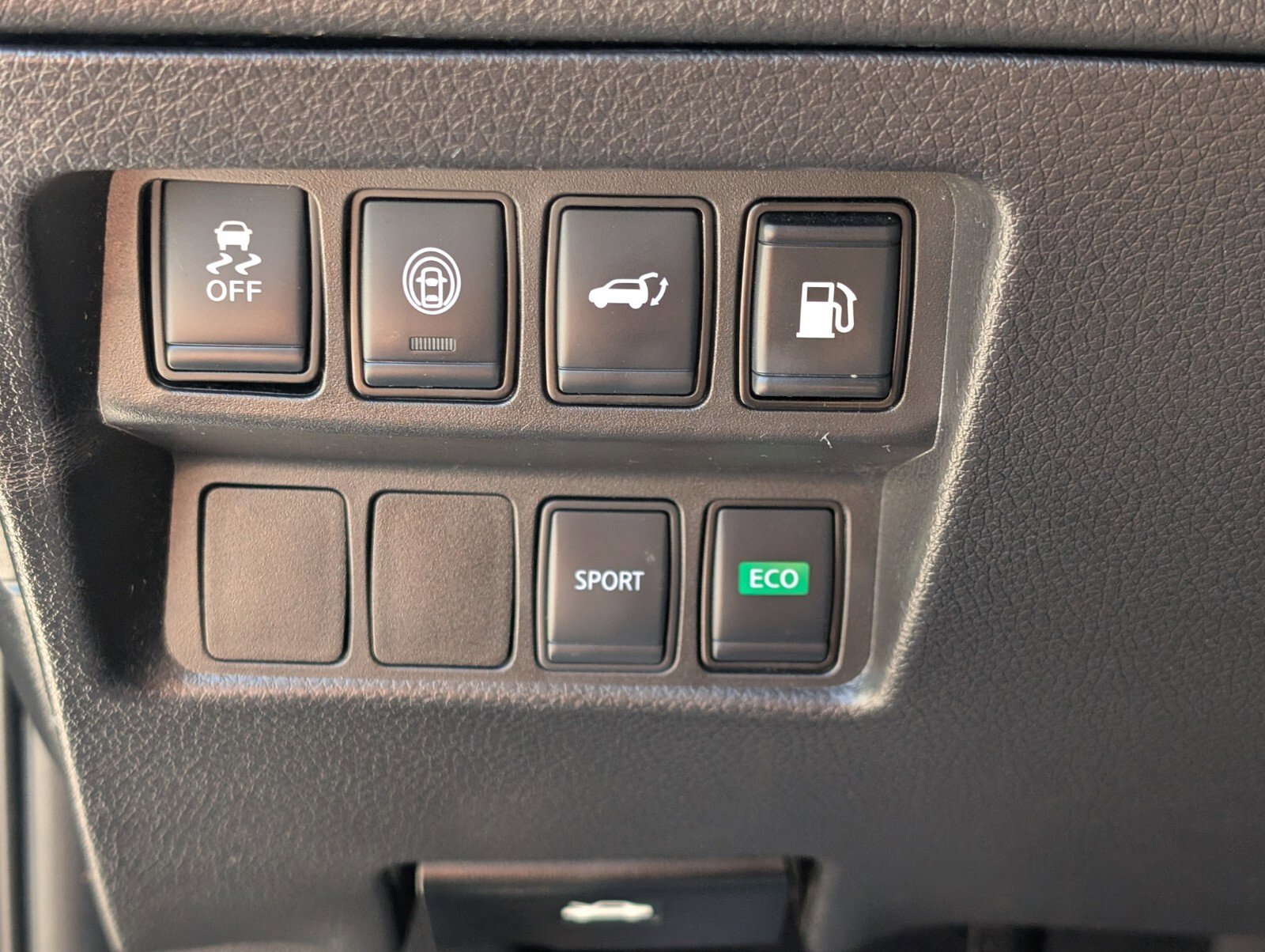 Used 2020 Nissan Rogue SV FWD image 37