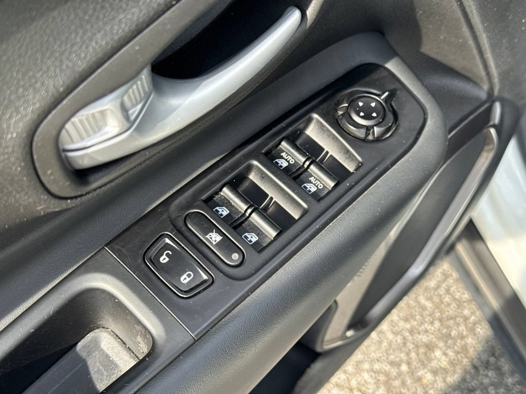 Used 2023 Jeep Renegade Latitude AWD/4WD image 48
