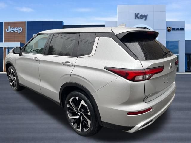 Used 2024 Mitsubishi Outlander SE AWD/4WD image 3