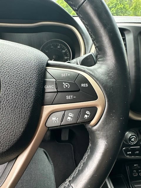Used 2014 Jeep Cherokee Limited w/ Technology Group FWD image 36
