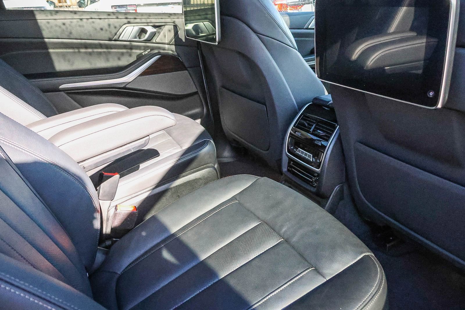 Used 2019 BMW X7 xDrive40i w/ M Sport Package image 18