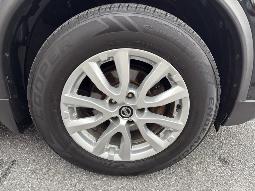 Used 2018 Nissan Rogue SV AWD/4WD image 32