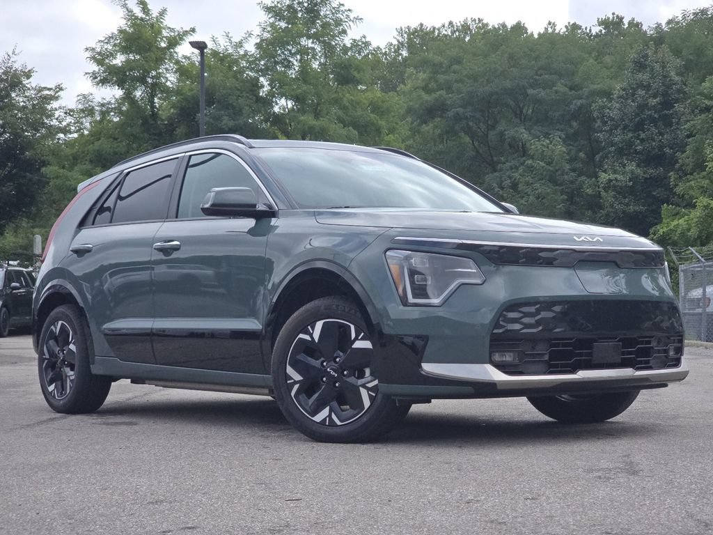 Used 2024 Kia Niro Wave w/ Wave Preserve Package FWD image 2