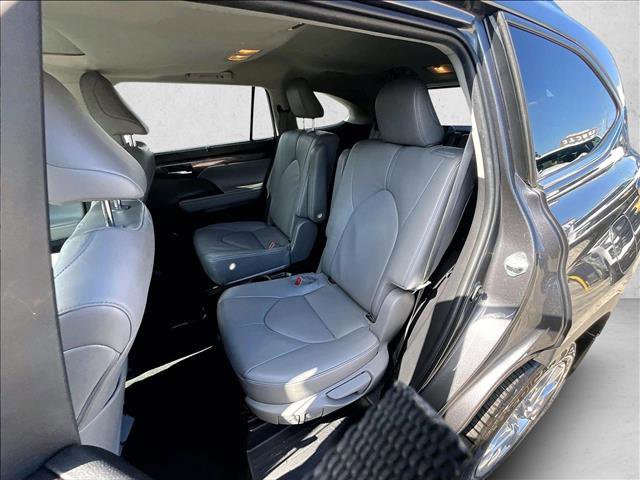 Used 2023 Toyota Highlander Limited image 25