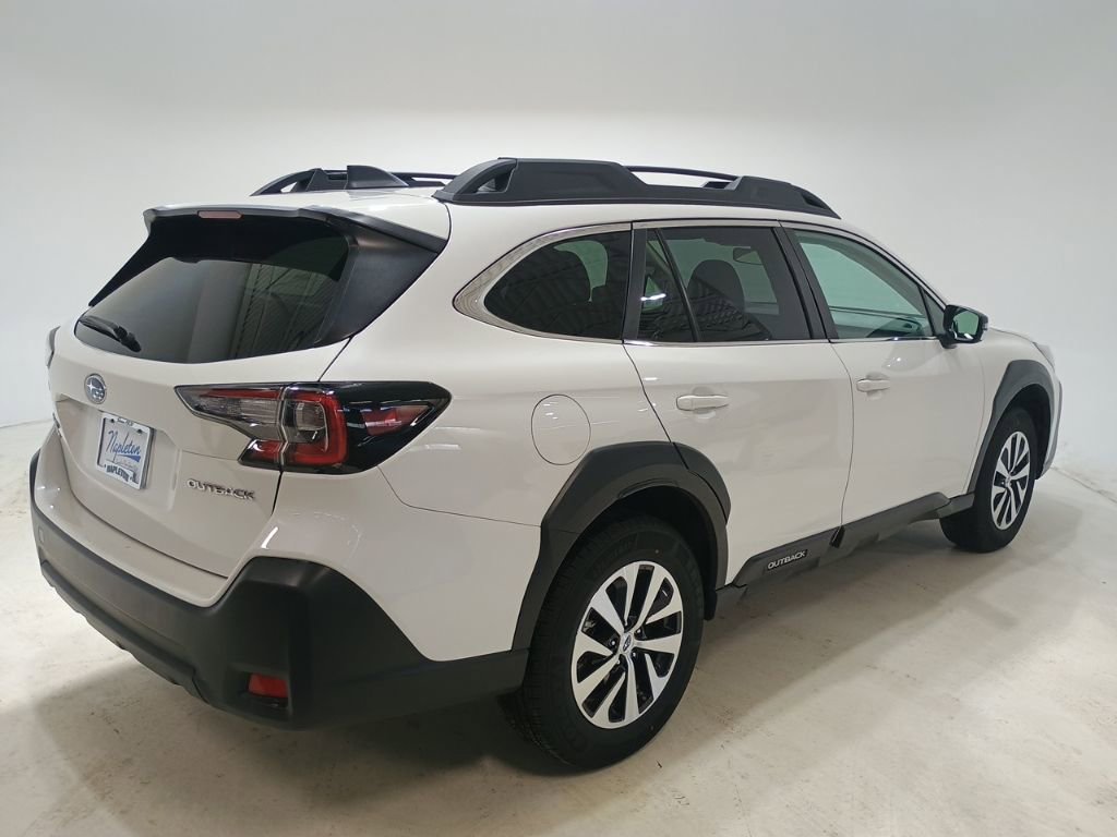 Used 2025 Subaru Outback Premium image 6