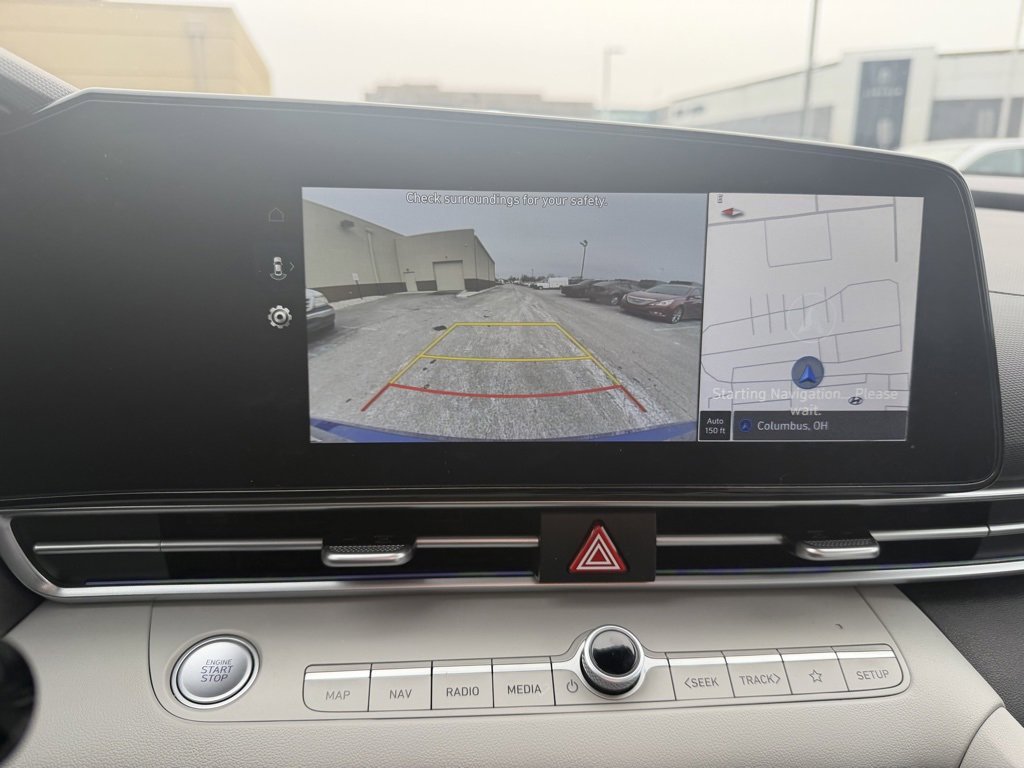 Used 2025 Hyundai Elantra Limited image 9