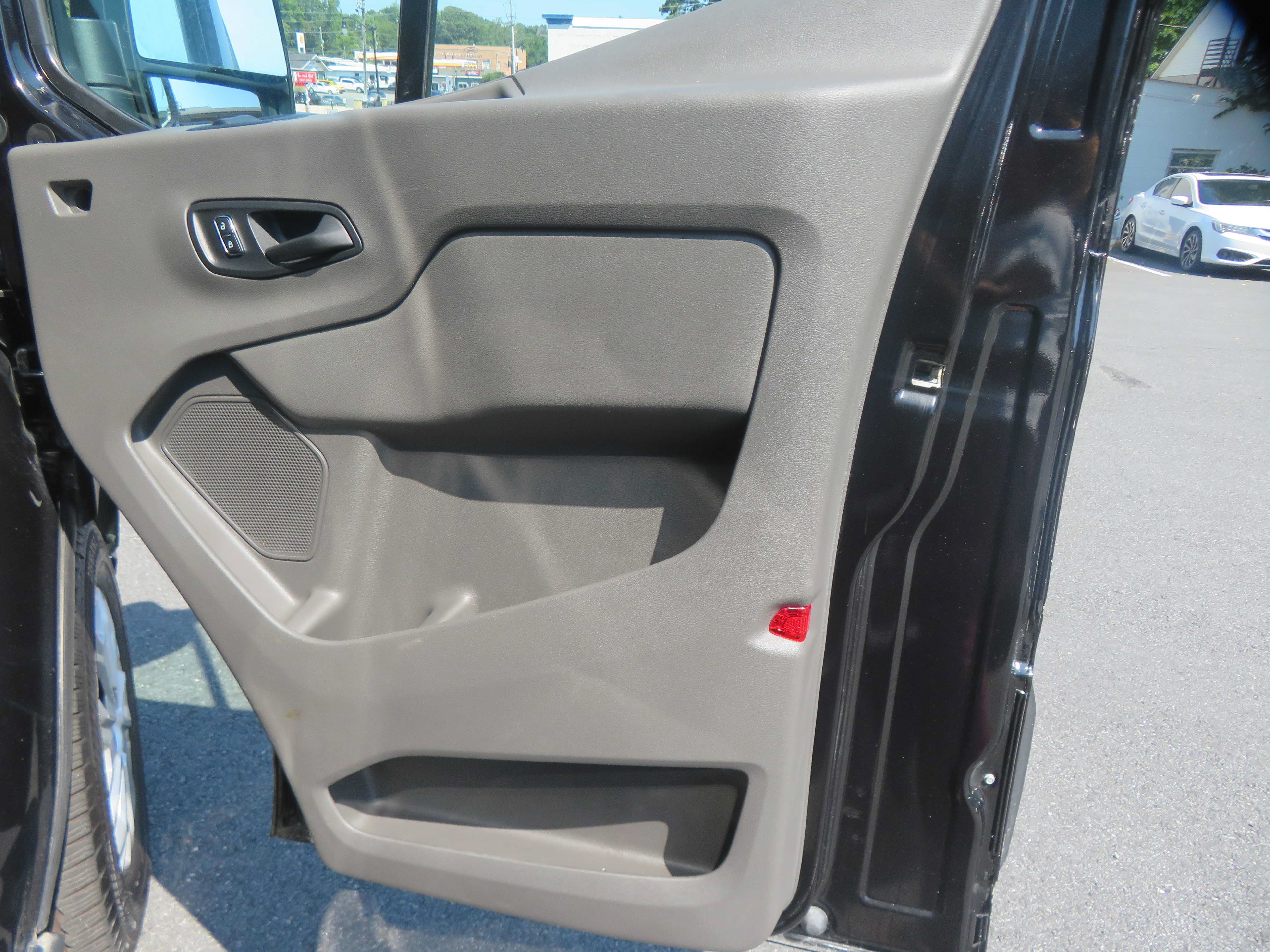 Used 2025 Ford Transit 350 XLT RWD image 25