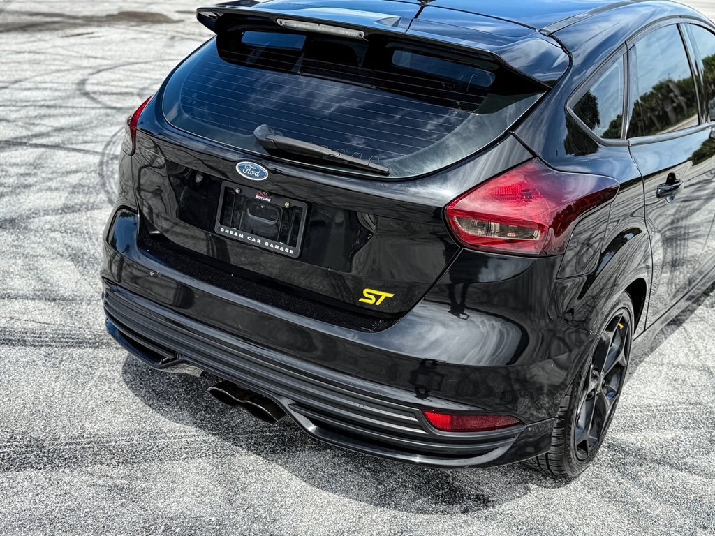 Used 2017 Ford Focus ST image 8