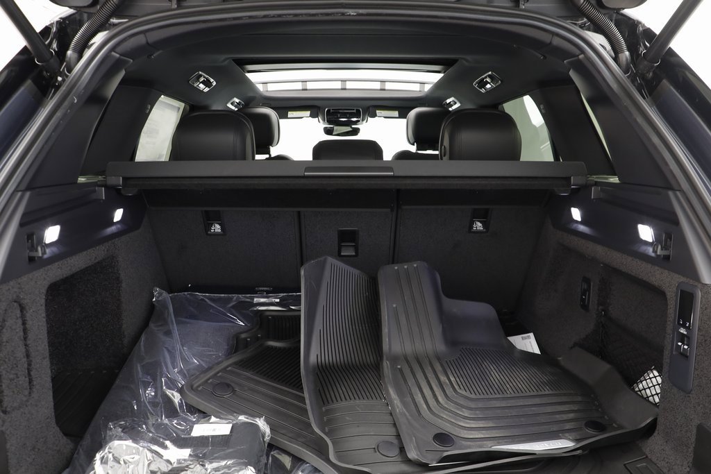 New 2025 Land Rover Range Rover SE image 17