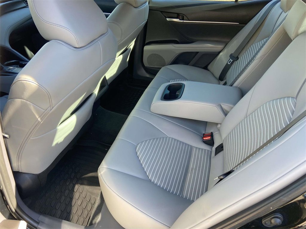 Used 2024 Toyota Camry SE image 16