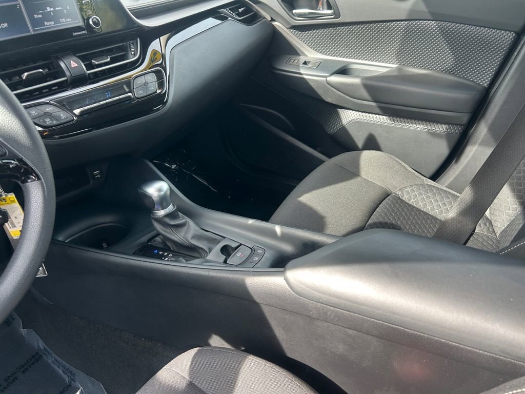 Used 2020 Toyota C-HR LE FWD image 11